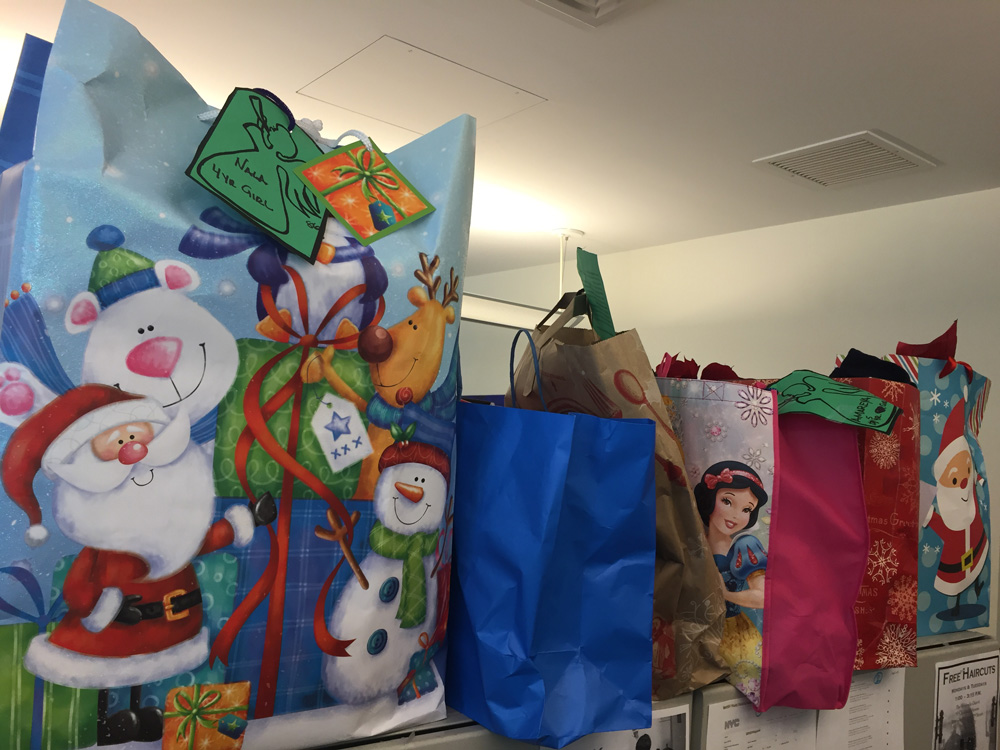 2015-12-11_HolidayGiftDonations3w